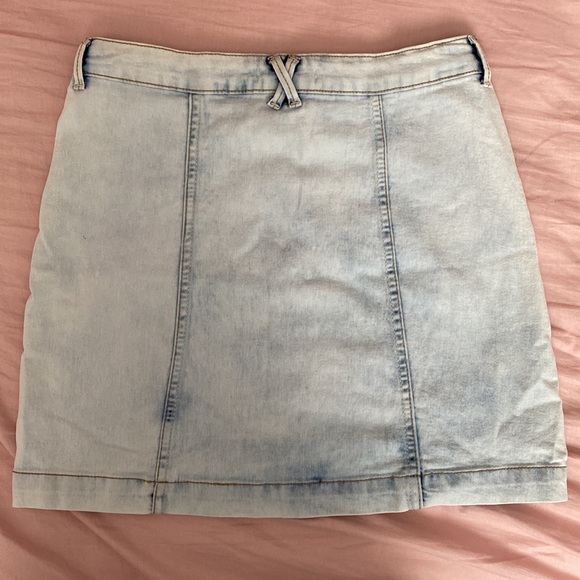 - Girl’s denim button-down skirt - Picture 3 of 5